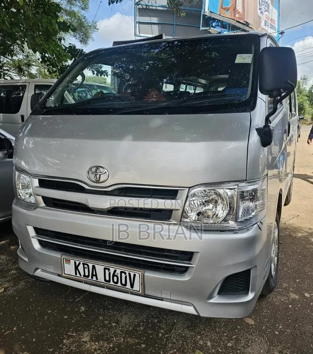 Toyota HiAce 2013 Silver