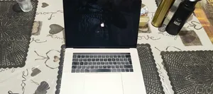 Laptop Apple MacBook Pro 2017 16GB Intel Core i7 SSD 512GB