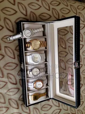 Watch Box Features a Transparent Glass Lid and Velvet-Lined Interior