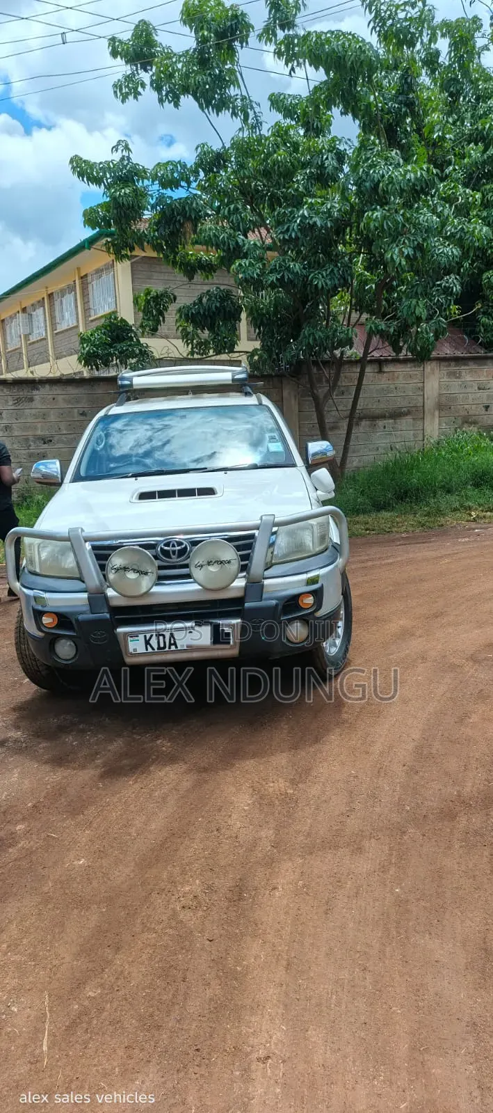 Toyota Hilux 2015 White