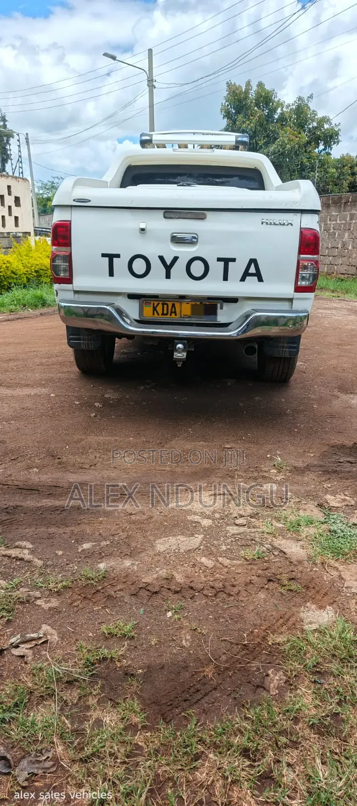 Toyota Hilux 2015 White