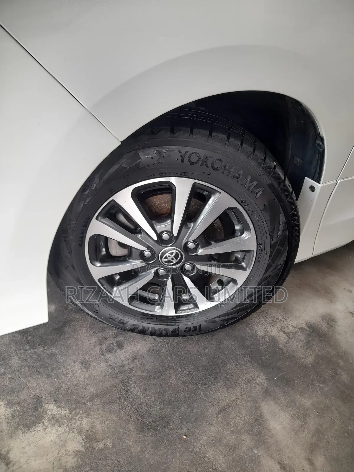 Toyota Esquire 2.0 AWD (7 seater) 2019