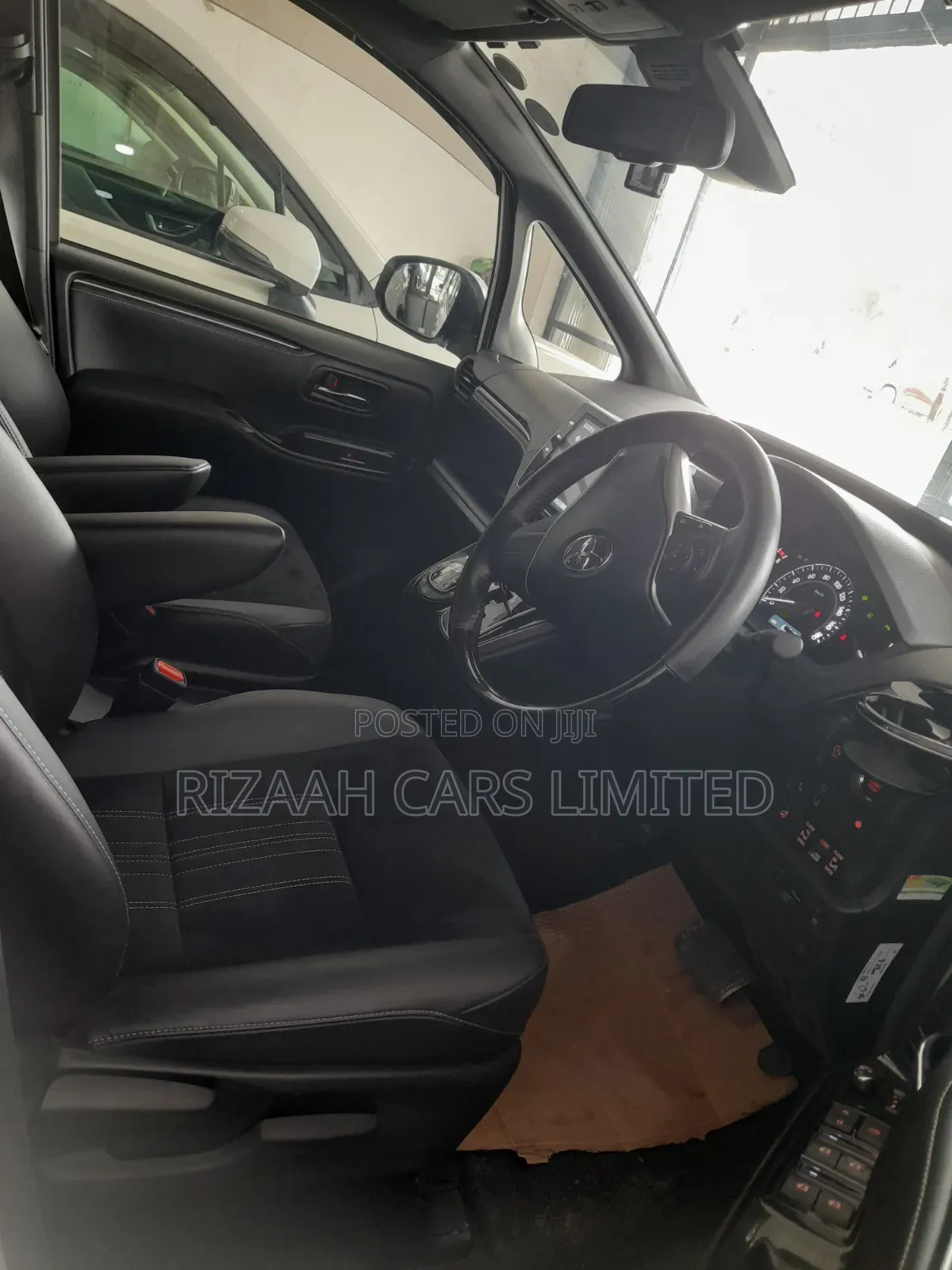 Toyota Esquire 2.0 AWD (7 seater) 2019