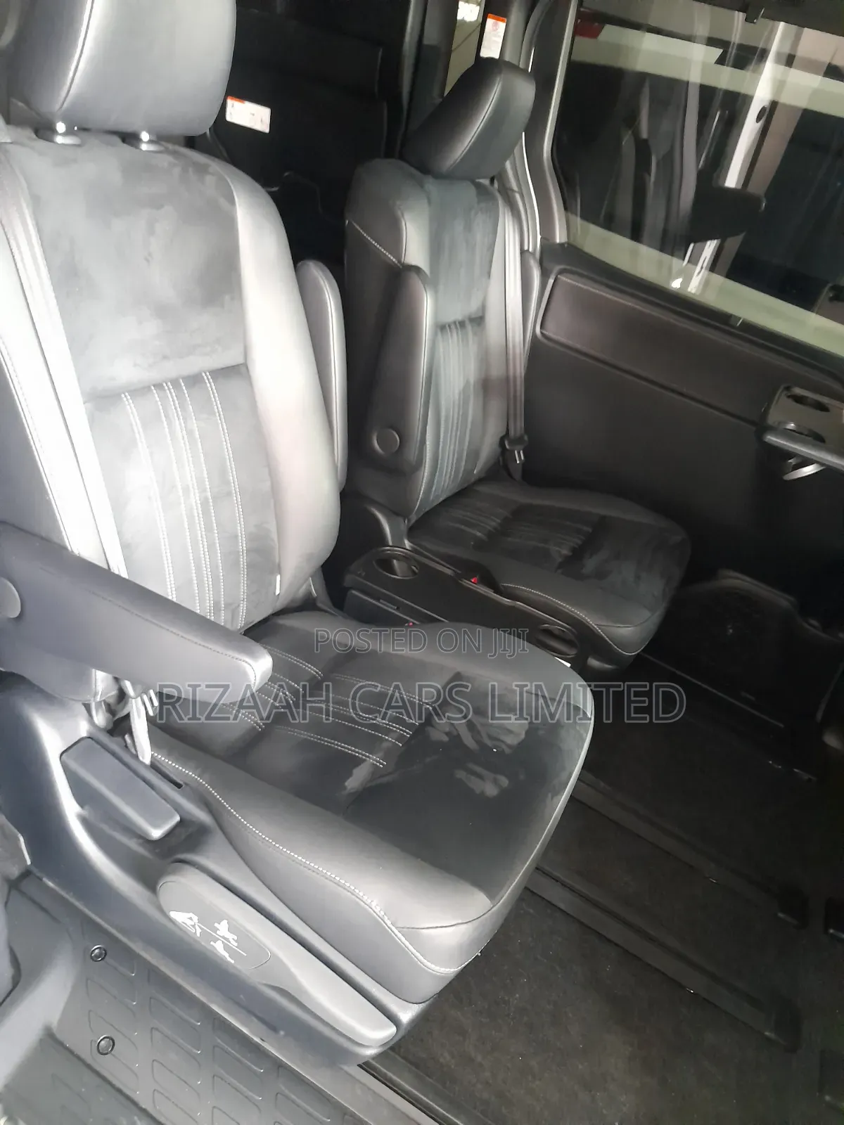 Toyota Esquire 2.0 AWD (7 seater) 2019