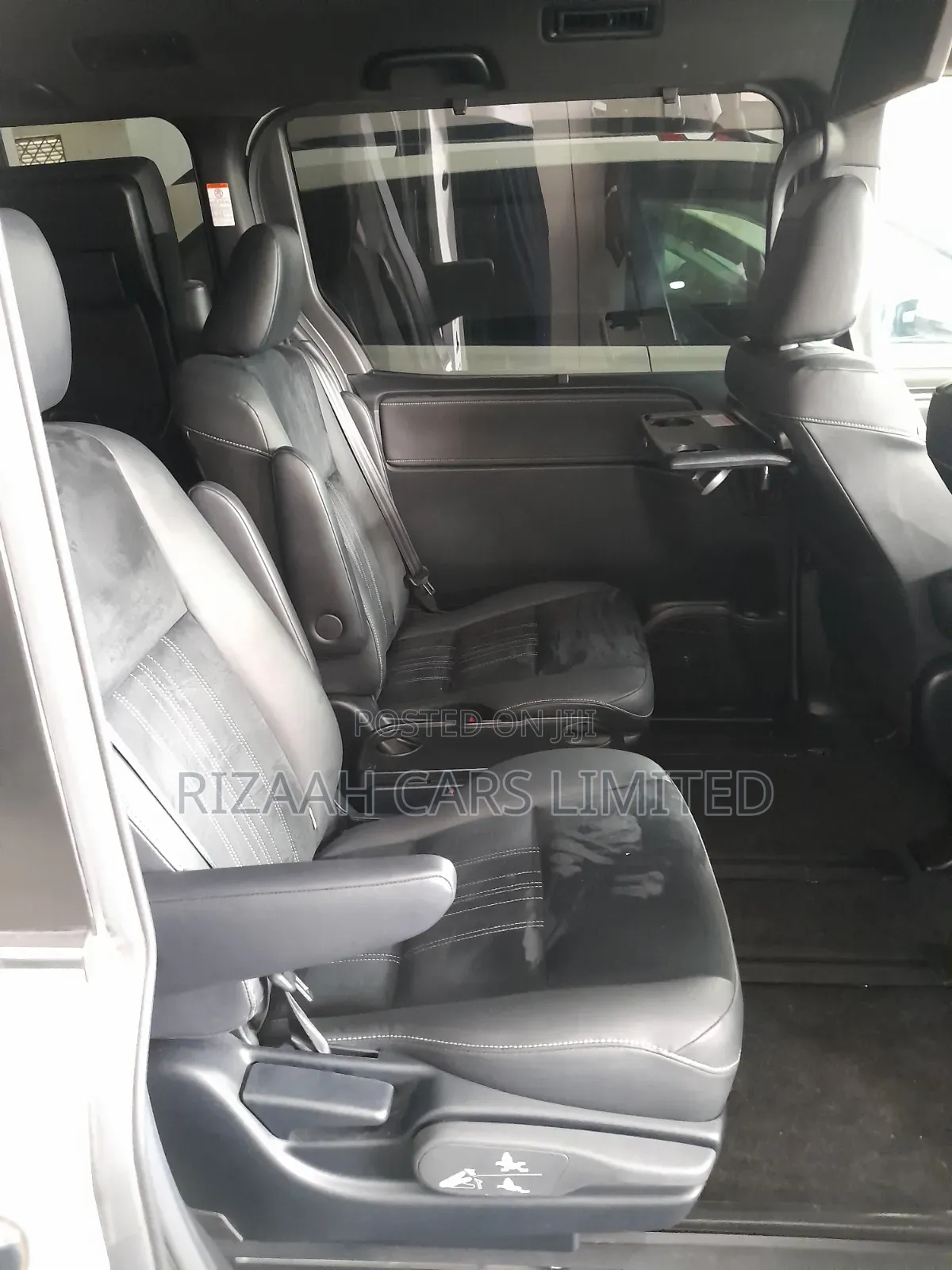 Toyota Esquire 2.0 AWD (7 seater) 2019