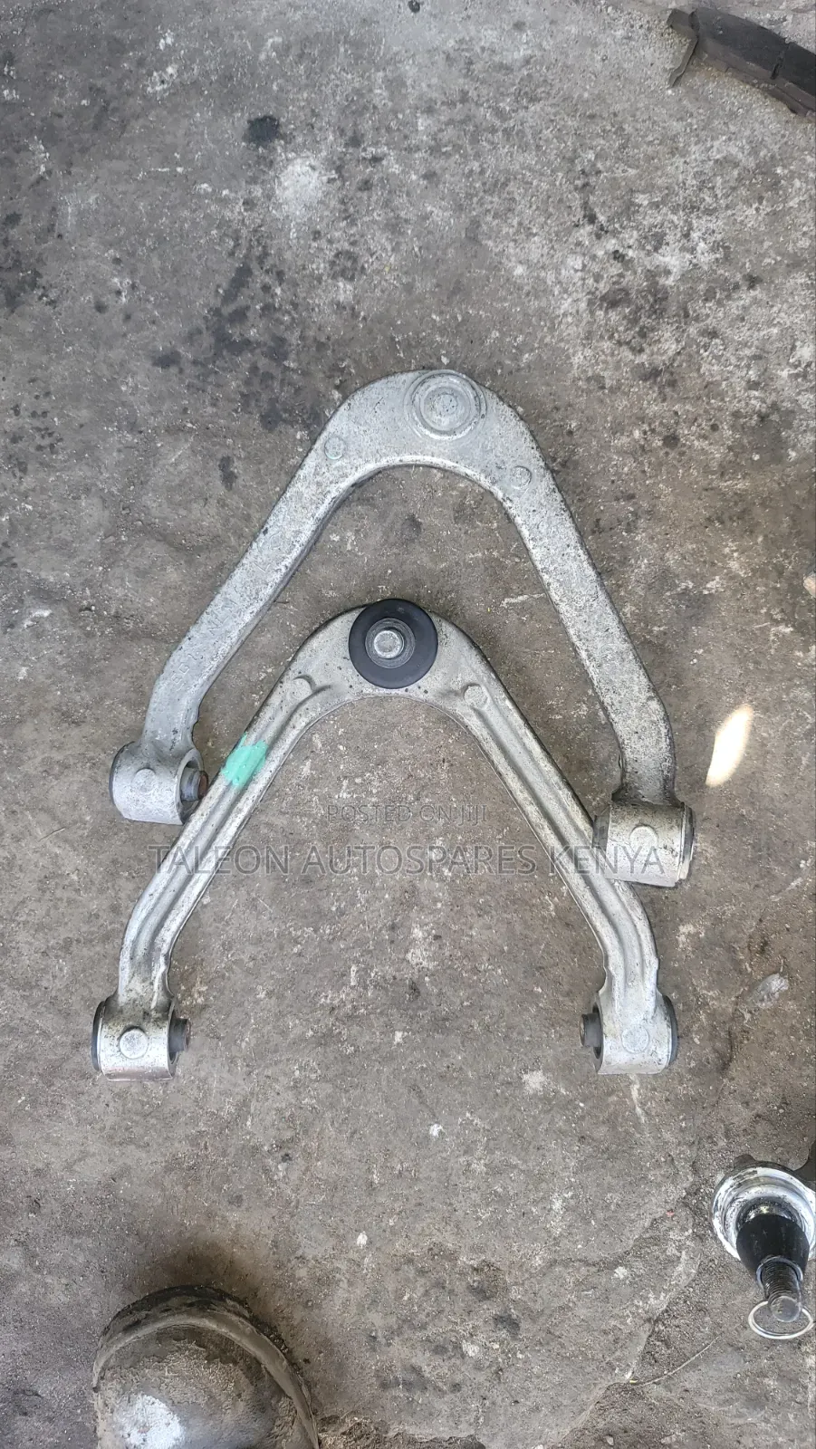 Nissan Skyline 2014 Upper Arms