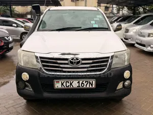 Toyota Hilux SR 2015 White