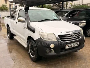Toyota Hilux SR 2015 White