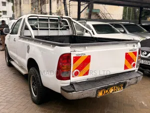 Toyota Hilux SR 2015 White
