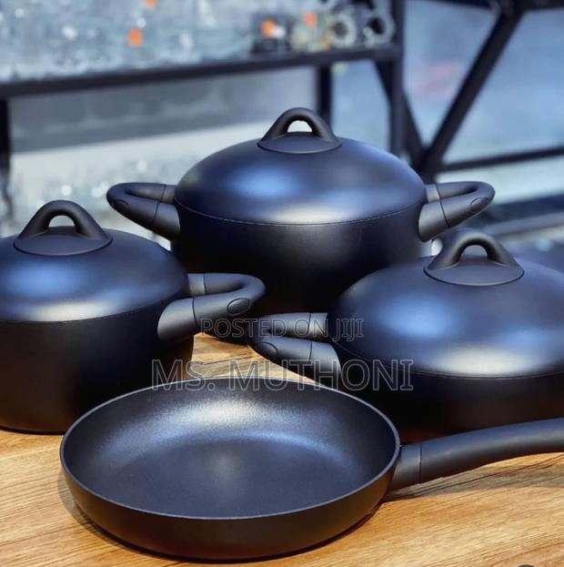 All Black 9pcs Forged Aluminium Ceramic Cookware Set. - thumbnail 2