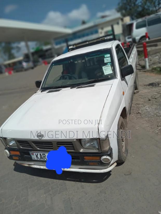 Nissan Pick-Up 2007 White