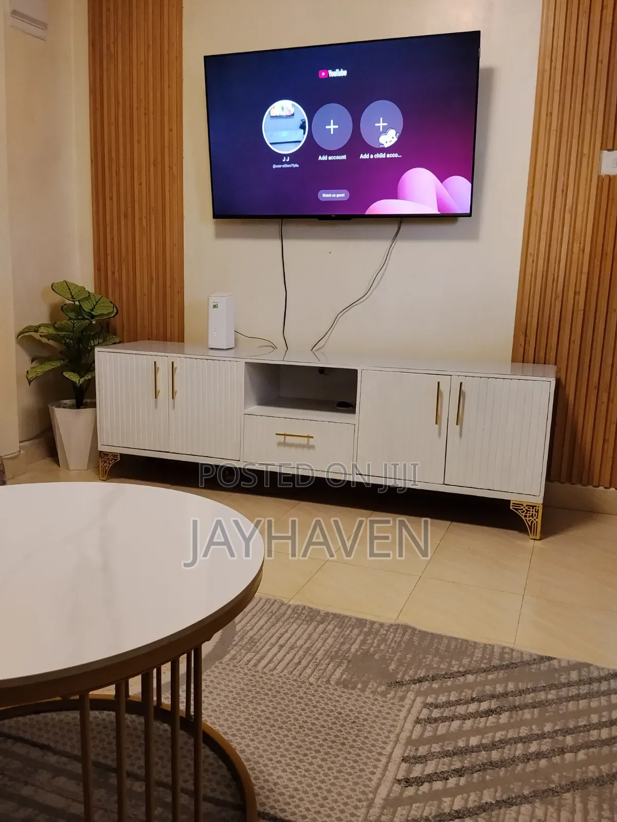 Short Stay One Bedroom Airbnb in Donholm