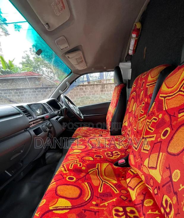 Toyota HiAce 2014 White - thumbnail 2