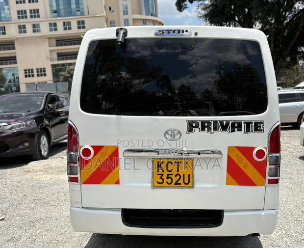 Toyota HiAce 2012 White - thumbnail 3
