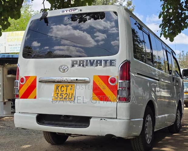Toyota HiAce 2012 White - thumbnail 4