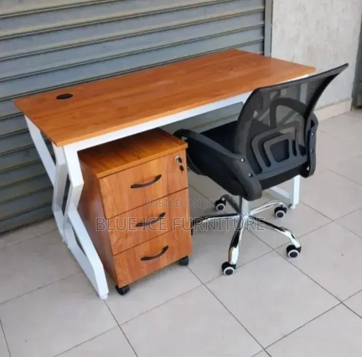 Stylish Home Office Working Desk With Office Chair