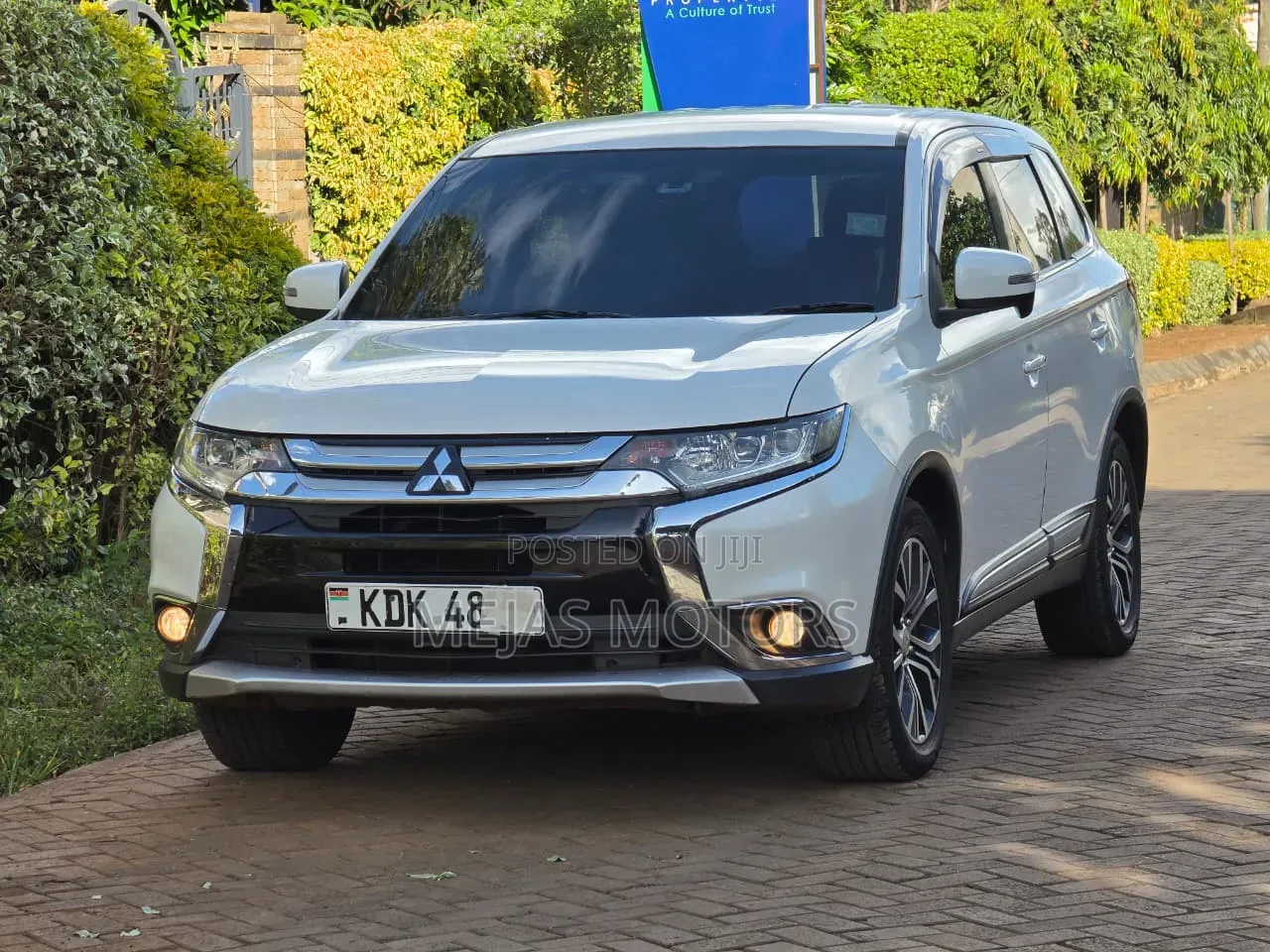 Mitsubishi Outlander 2016 White