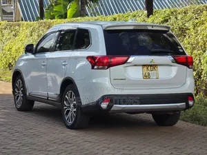 Mitsubishi Outlander 2016 White
