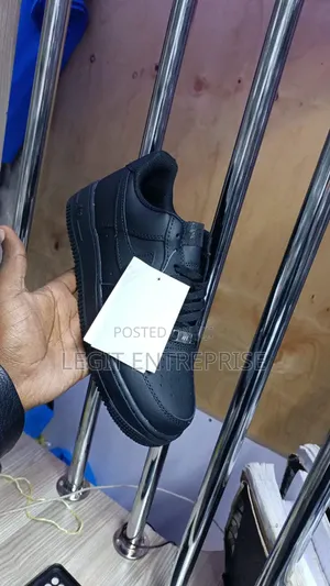 Trendy Airforce One Black and White