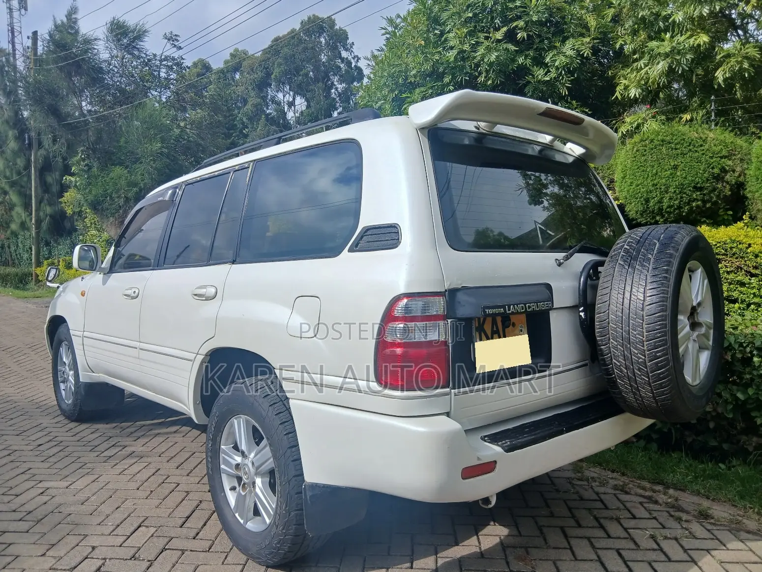 Toyota Land Cruiser 2000 White