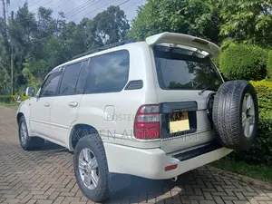 Toyota Land Cruiser 2000 White