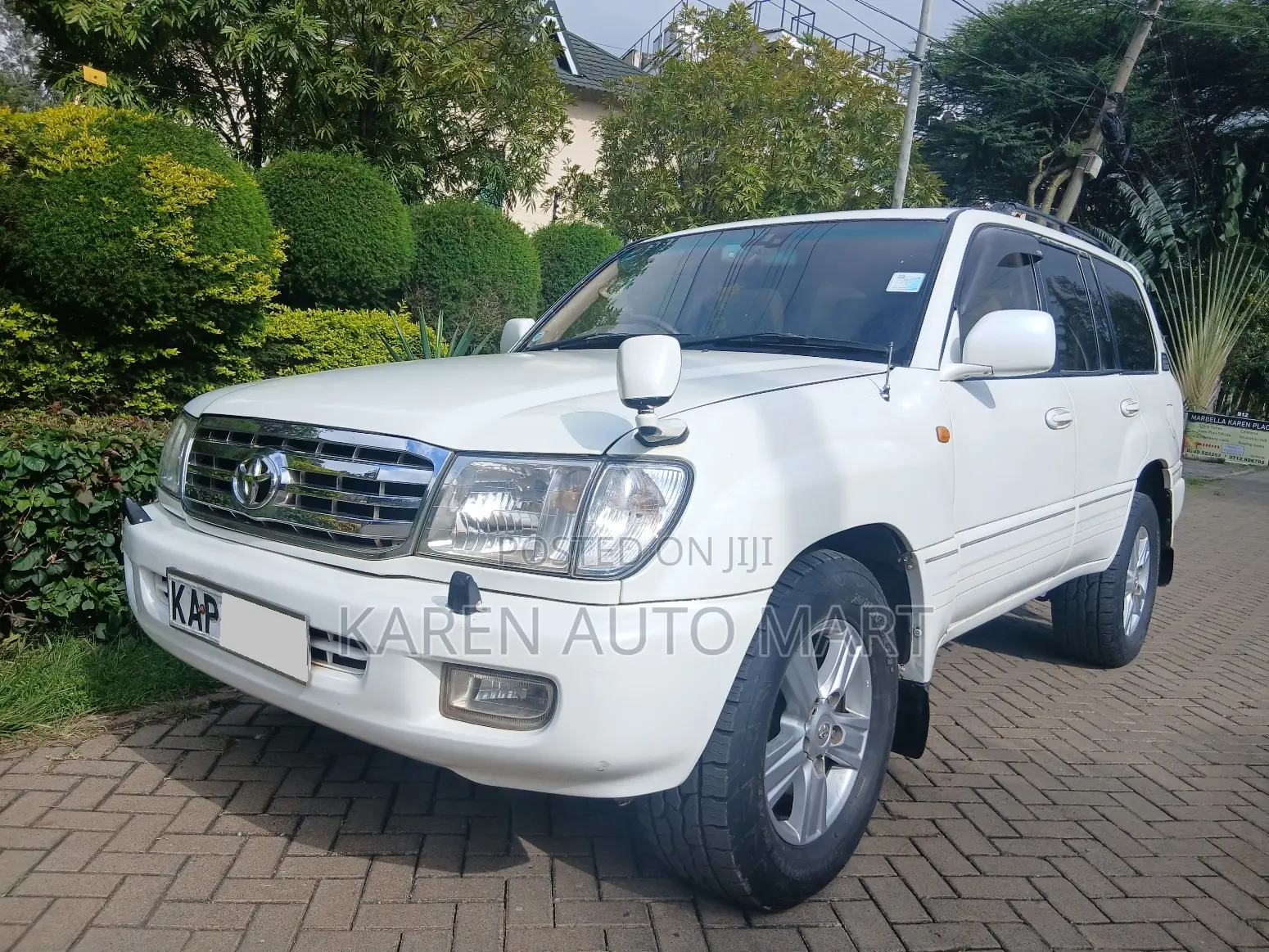 Toyota Land Cruiser 2000 White
