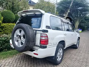 Toyota Land Cruiser 2000 White