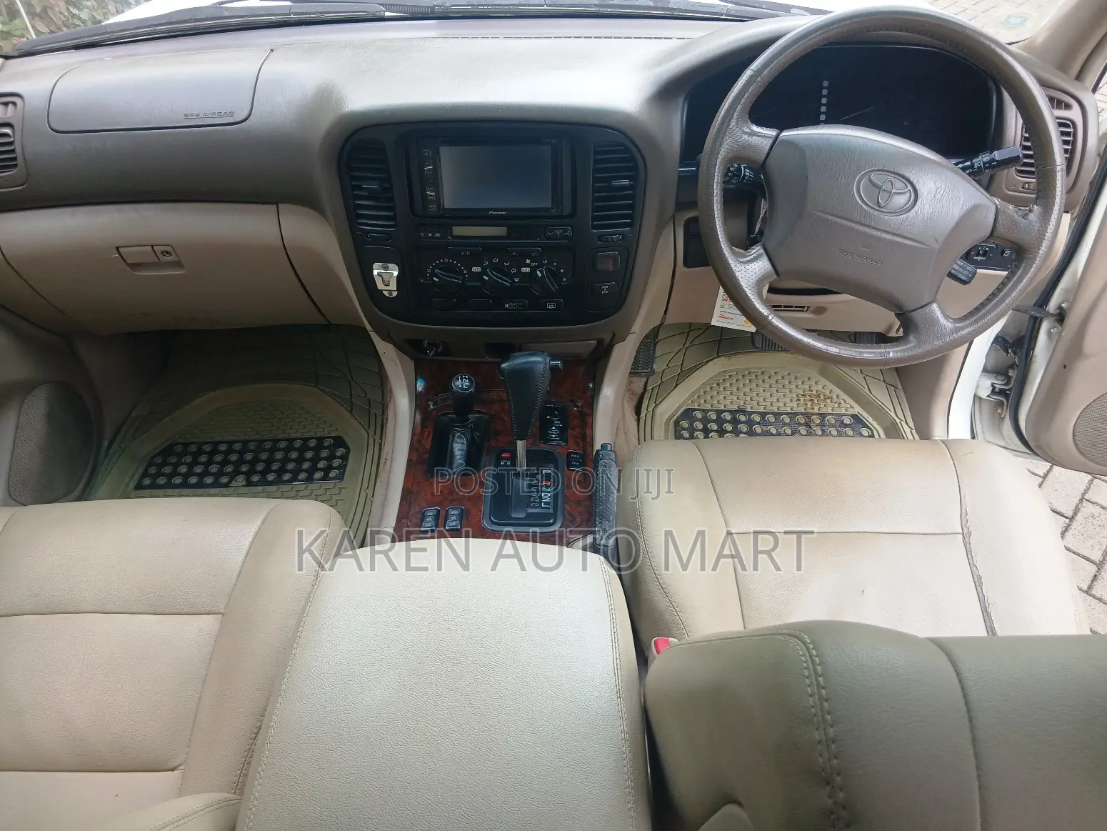 Toyota Land Cruiser 2000 White