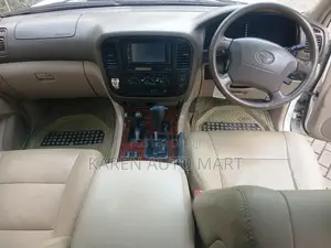 Toyota Land Cruiser 2000 White