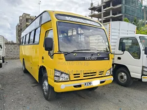 Isuzu NQR 2016 Yellow