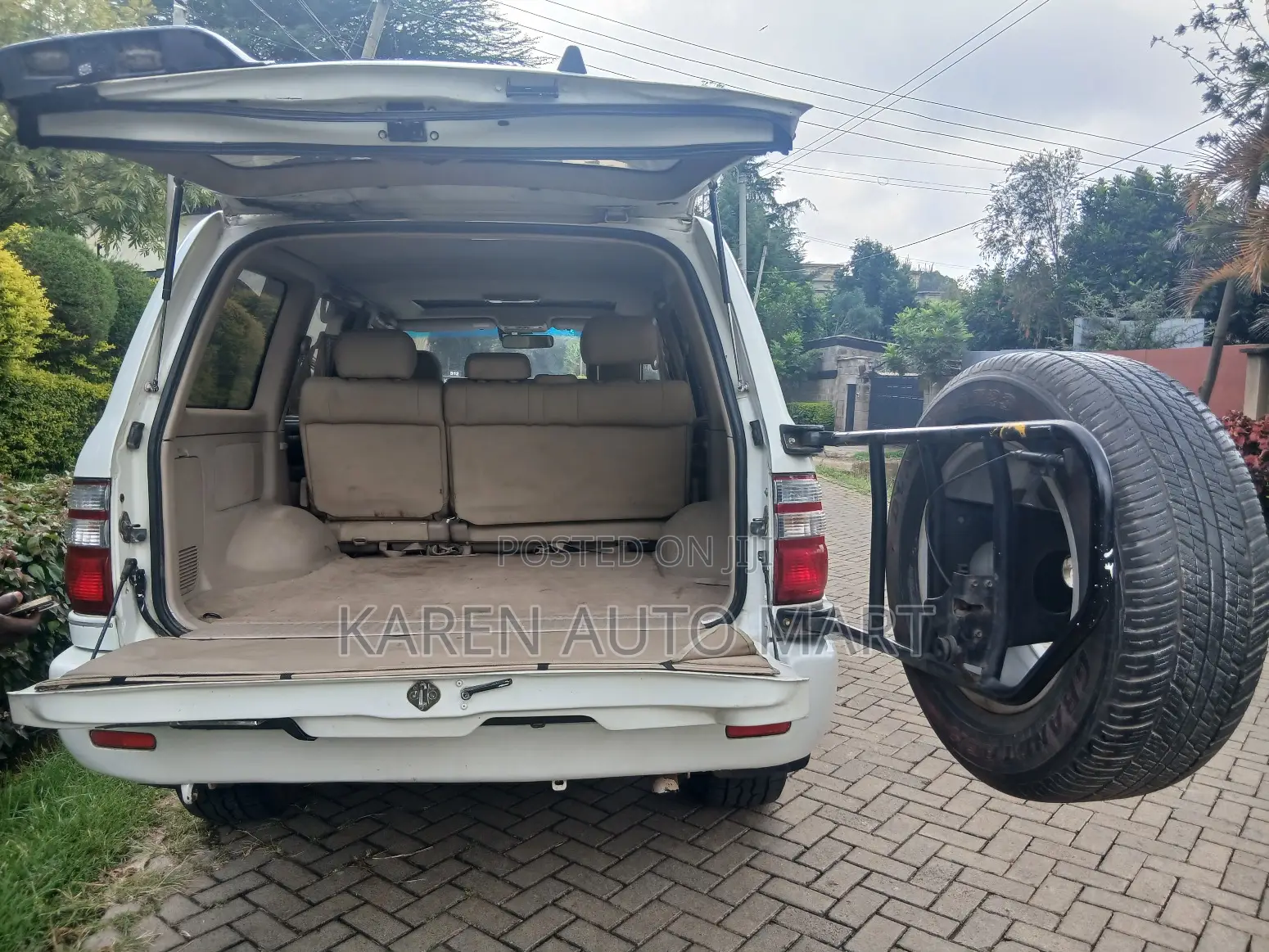 Toyota Land Cruiser 2000 White