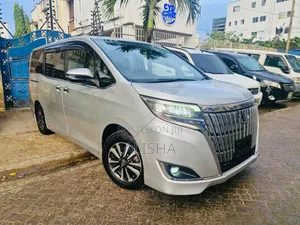 Toyota Esquire 2018 Silver