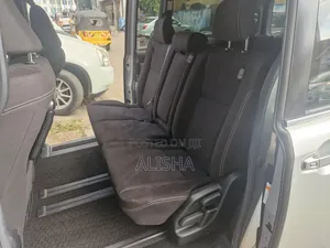 Toyota Esquire 2018 Silver