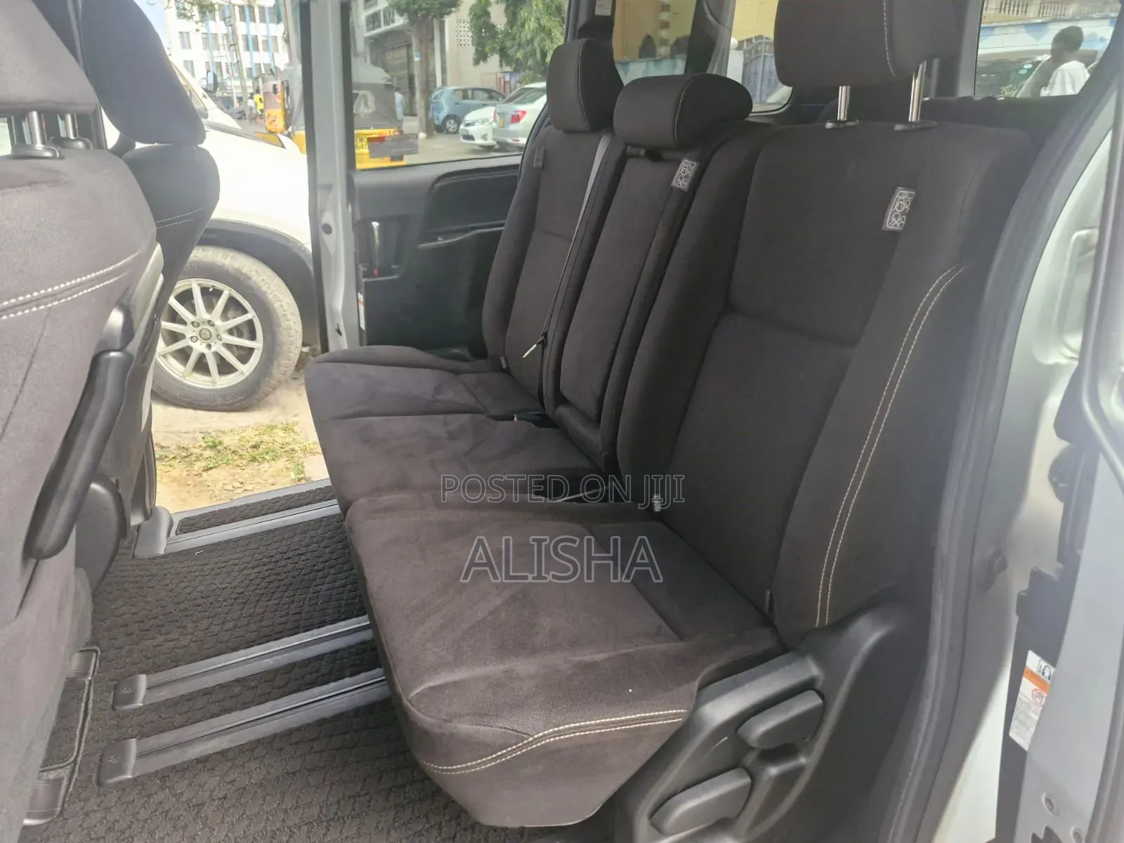 Toyota Esquire 2018 Silver
