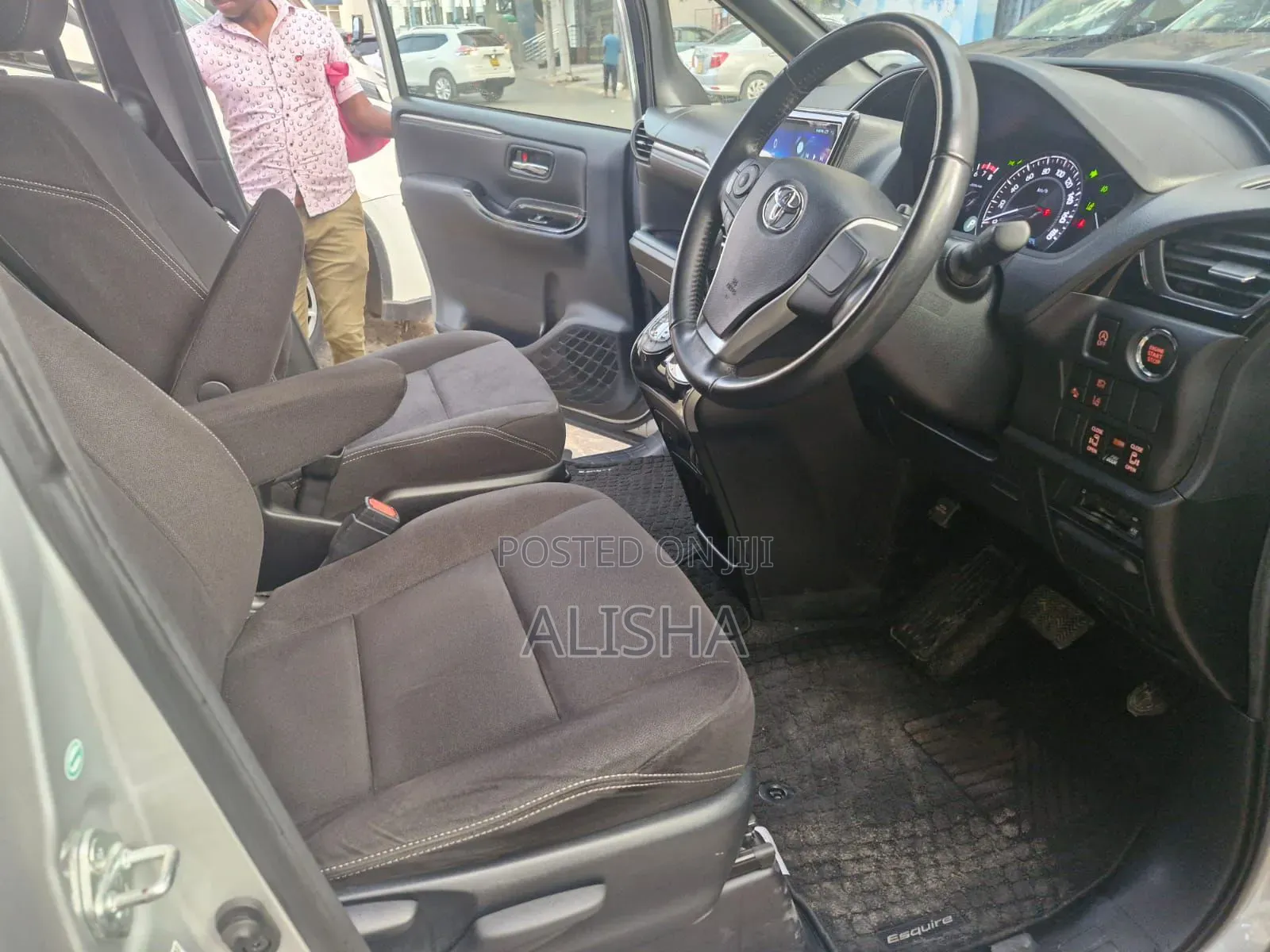 Toyota Esquire 2018 Silver