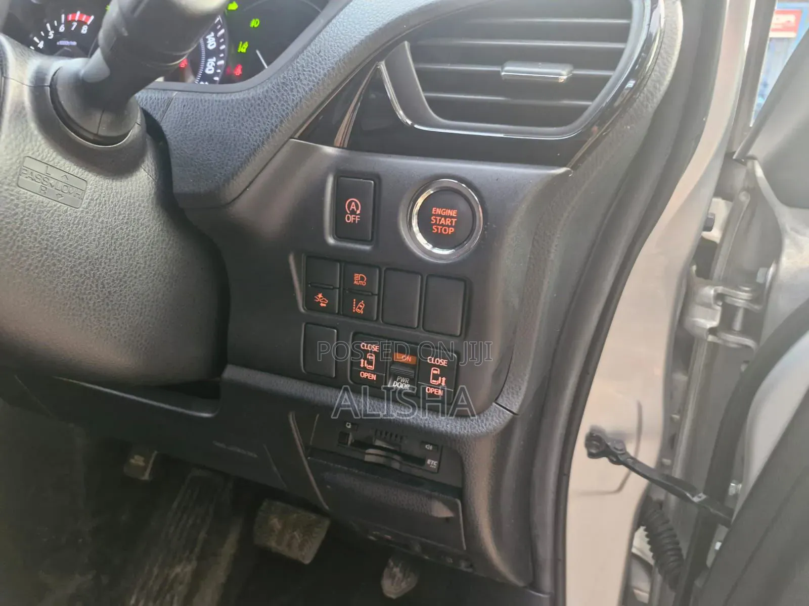 Toyota Esquire 2018 Silver