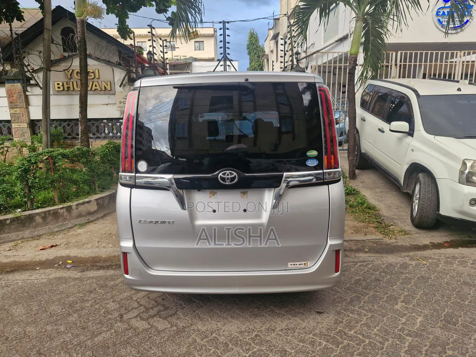 Toyota Esquire 2018 Silver