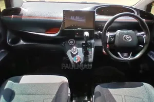 Toyota Sienta 2017