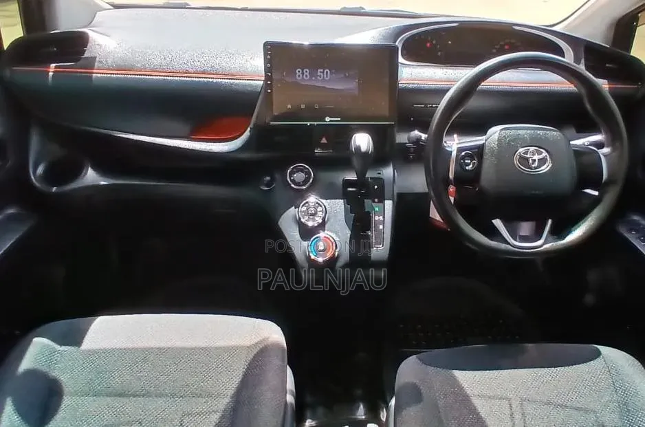 Toyota Sienta 2017