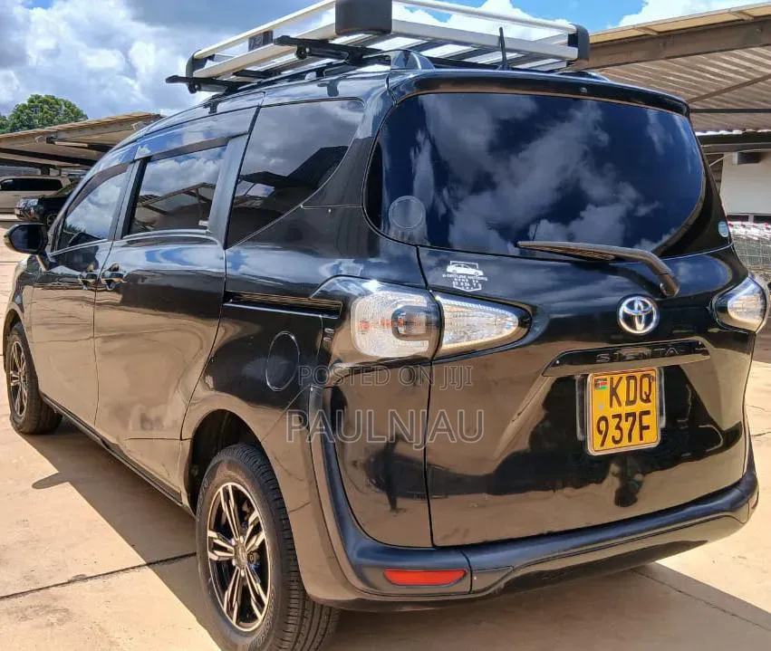Toyota Sienta 2017
