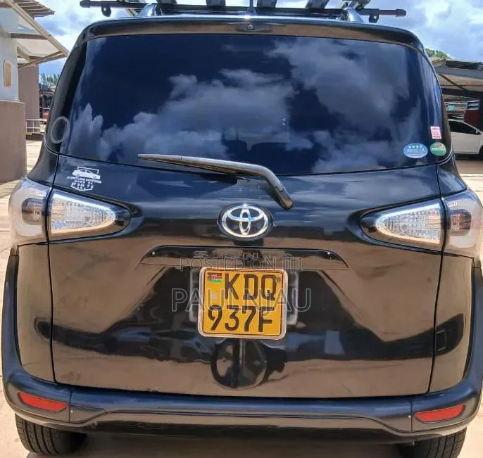 Toyota Sienta 2017