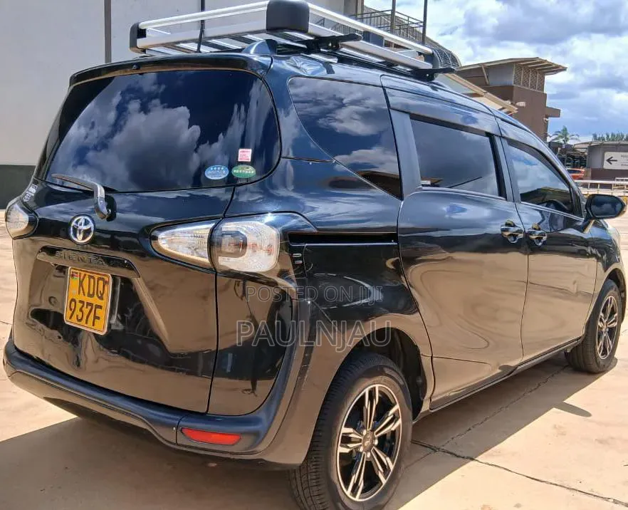 Toyota Sienta 2017