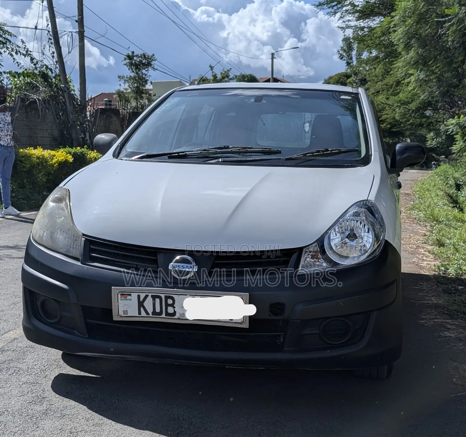 Nissan Advan 2015