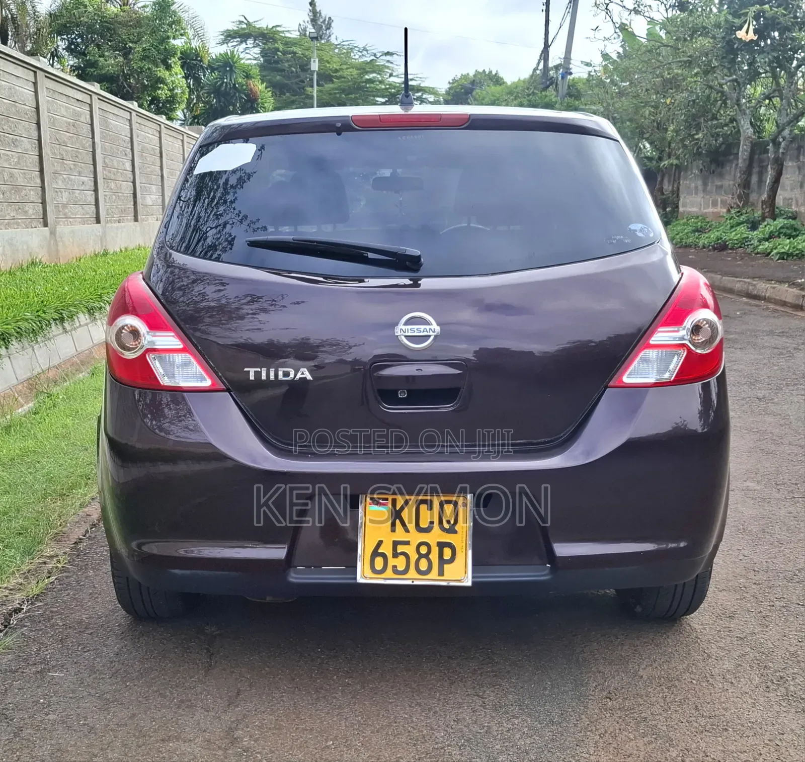 Nissan Tiida 1.5L 16V 2011 Maroon