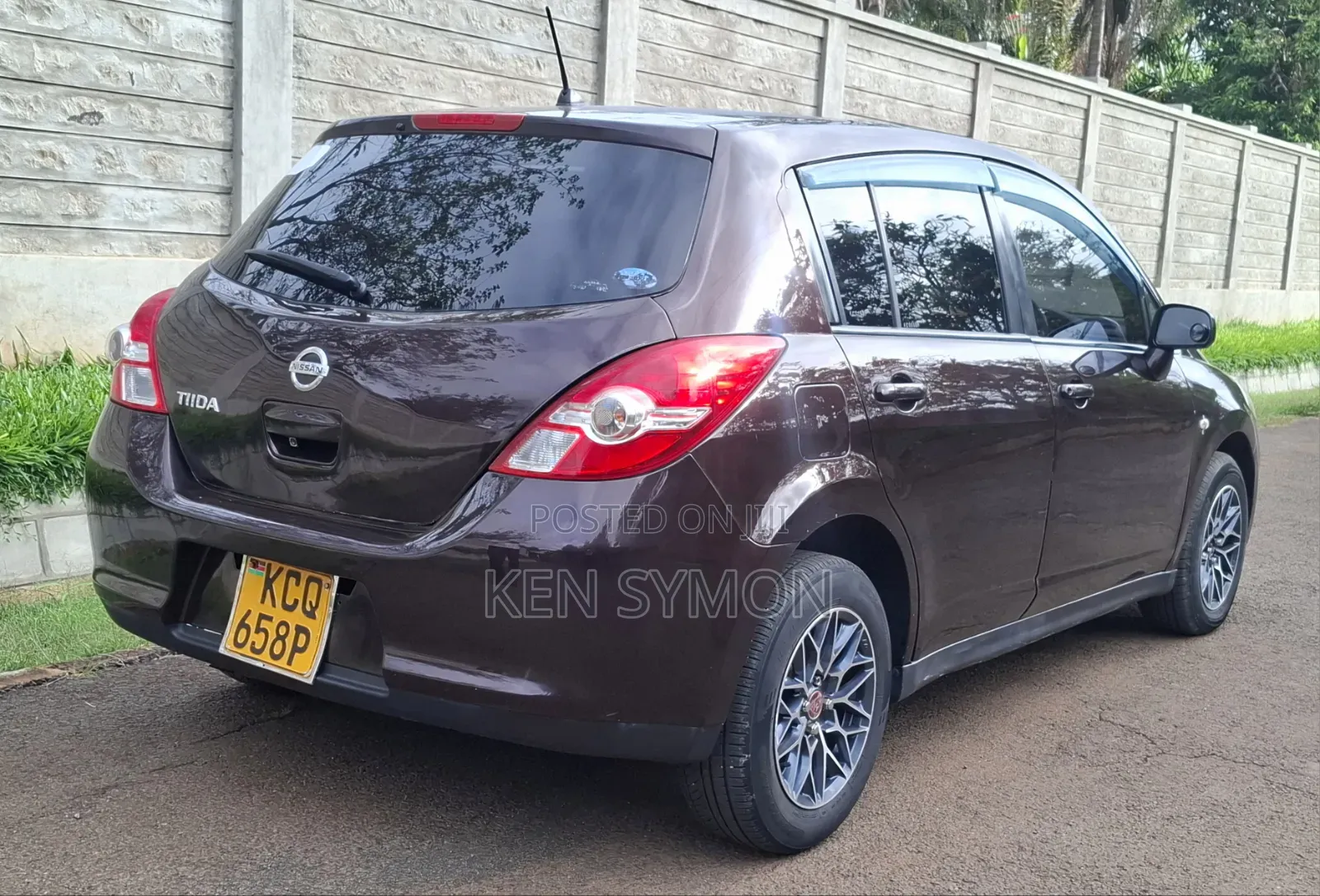 Nissan Tiida 1.5L 16V 2011 Maroon