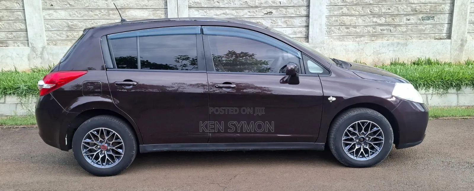 Nissan Tiida 1.5L 16V 2011 Maroon