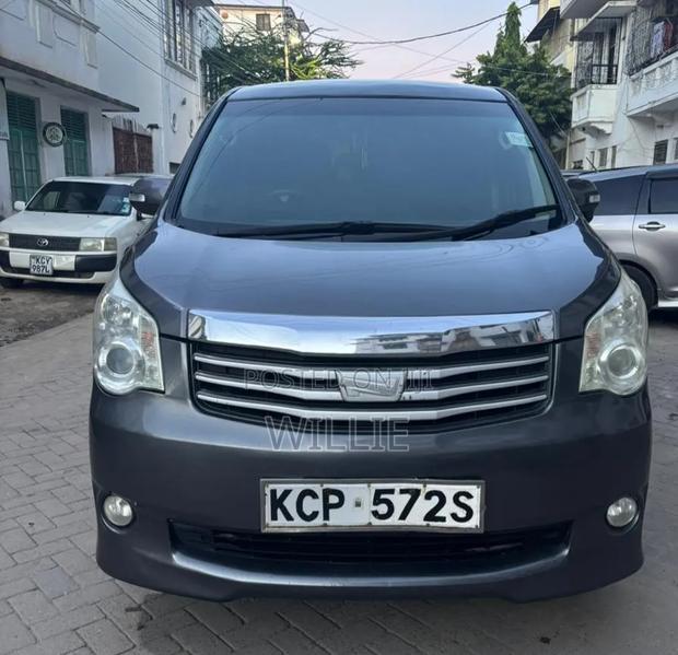 Toyota Voxy 2010 Grey
