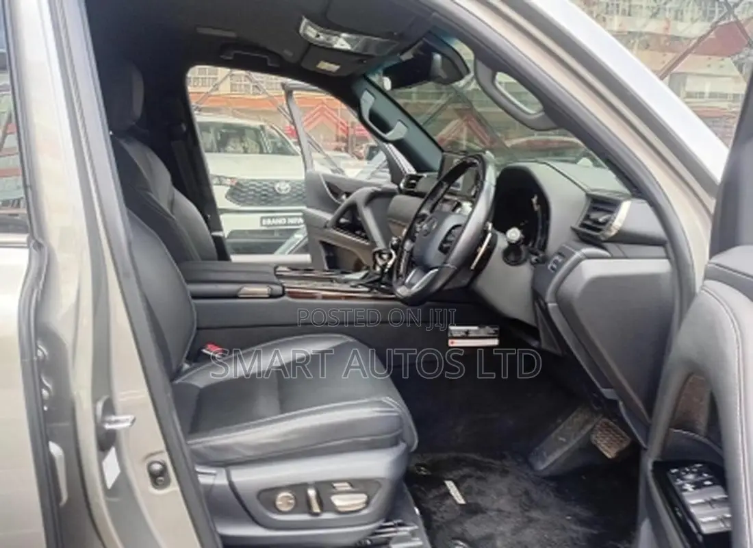 Lexus LX 2021 Silver