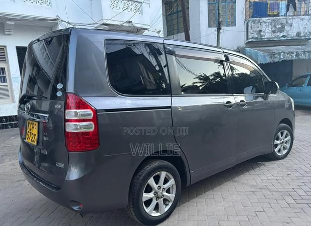 Toyota Voxy 2010 Grey - thumbnail 6