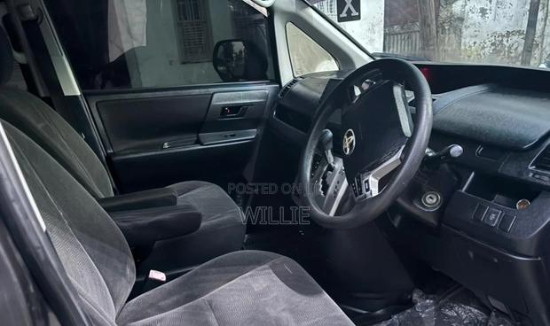 Toyota Voxy 2010 Grey - thumbnail 3